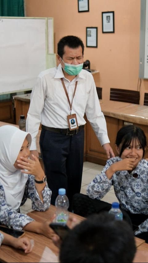 Kisah Hendra Disabilitas Netra yang Jadi Guru di Sekolah Negeri Bandung, Berhasil Dobrak Stigma