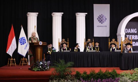 Wisuda ke-2 Polteknaker, 75 Persen Alumni Terserap Dunia Kerja