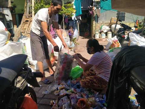 Jadi Pahlawan Daur Ulang, Usaha Nasabah PNM Makin Gemilang