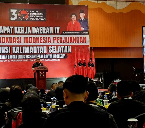 Kader PDIP Kompak Berbaju Hitam Saat Rakerda, Hasto: Tak Lagi Lambangkan Kesedihan Tapi Semangat Perjuangan