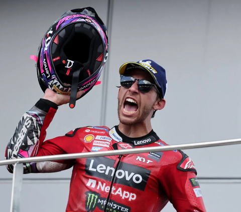 Pembalap Ducati Lenovo Team, Enea Bastianini akhirnya sukses meraih kemenangan dalam laga balapan MotoGP Malaysia 2023 seri ke-18 di Sirkuit Sepang pada Minggu (12/11/2023).