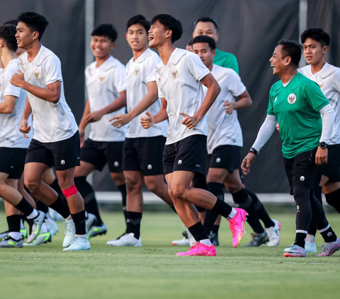 Aktivitas latihan Timnas Indonesia U-17 dimulai pada pukul 16.30 WIB sore dan terbuka untuk peliputan para wartawan selama 15 menit.