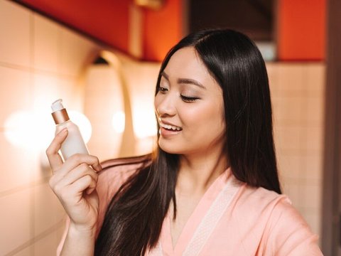 Perbedaan Hair Mist dan Hair Vitamin, Pilih Mana untuk Rambut Lebih Cantik?