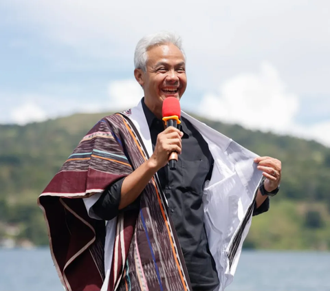 Bakal calon presiden Ganjar Pranowo menegaskan komitmennya untuk menjadikan Danau Toba sebagai destinasi wisata kelas dunia.