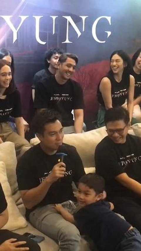 Bikin Gemas, Berikut Potret Gemas Kiano Anak Baim Wong 'Ganggu' Sang Ayah Saat Wawancara