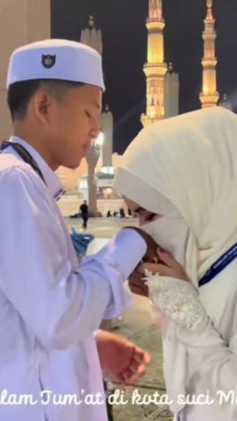 Viral Momen Pasangan Indonesia Langsungkan Akad Nikah di Masjid Nabawi, Bikin Baper Warganet<br>