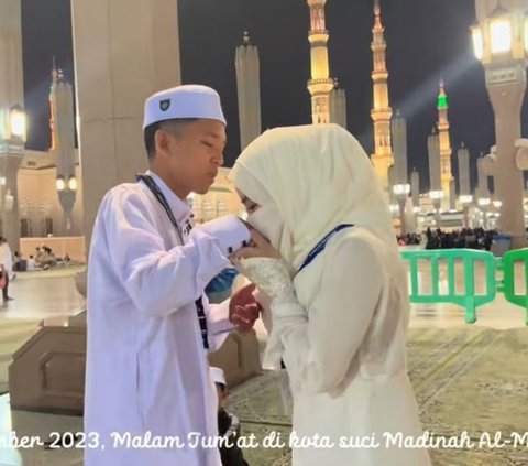 Viral Momen Pasangan Indonesia Langsungkan Akad Nikah di Masjid Nabawi, Bikin Baper Warganet