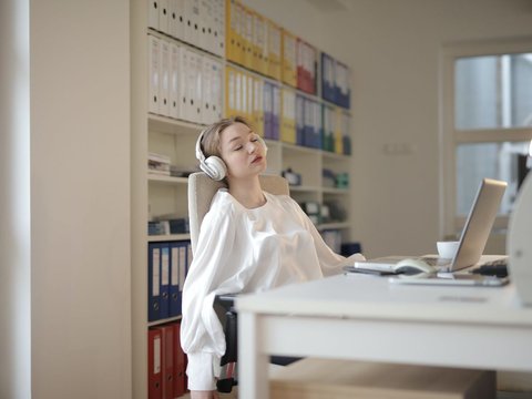 5 Ways to Overcome Sleepiness During Working Hours, Effective in Regaining Focus