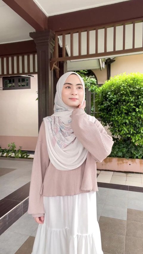 Tutorial Hijab Elegan, Simpel Menutup Dada dan Punggung 