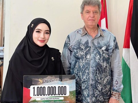 OOTD Shella Saukia, Crazy Rich Aceh who Donated Rp1 Billion for Palestine
