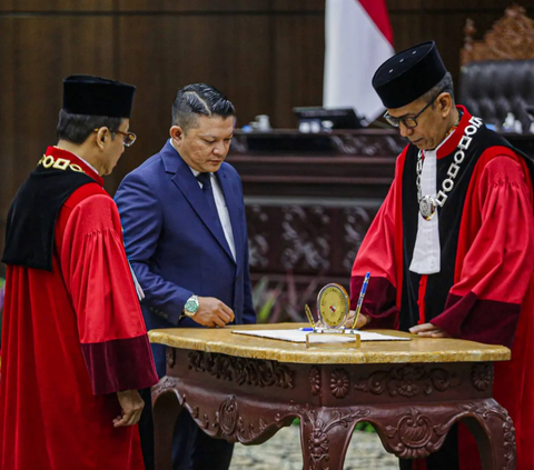 FOTO: Momen Suhartoyo Dilantik Jadi Ketua MK Menggantikan Anwar Usman