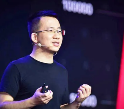 Sebelum mendirikan aplikasi ByteDance, Zhang pernah bekerja di perusahan berbasis teknologi milik orang. Selama bekerja Zhang belajar dan mendalami minatnya dalam dunia teknologi dan ilmu pemasaran.