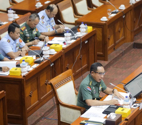 FOTO: Calon Tunggal Panglima TNI Jalani Uji Kelayakan dan Kepatuhan di DPR, Ini Sosoknya Jenderal Agus Subiyanto