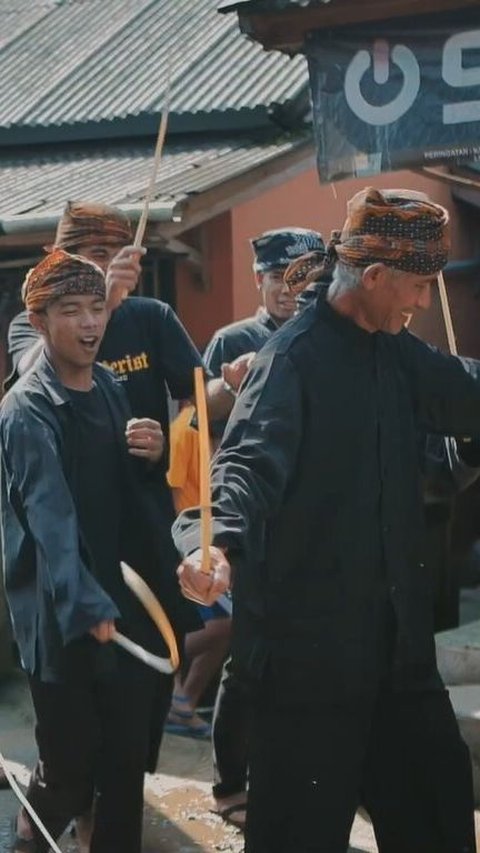 Mengenal Tradisi Ujungan di Lebak, Warga 