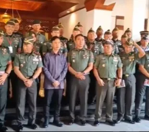 Beredar Foto Pertemuan dengan Para Perwira TNI, Begini Komentar Gibran