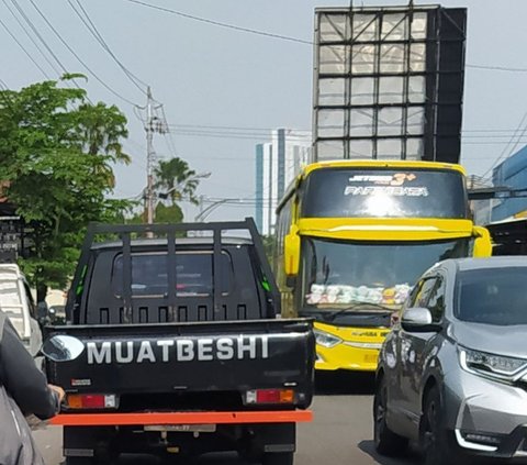 10 Potret Tulisan di Bak Pikap yang Asal-asalan, Bacanya Bikin Kesal Sendiri