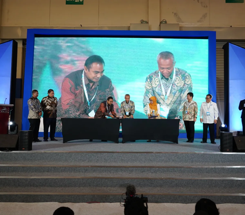 Program ini akan dimulai di Polytechnic dan SMK pada bulan Juli 2024, memberikan pendidikan selama tiga tahun yang mencakup teori dan praktik langsung untuk mendidik tenaga kerja terampil dalam industri baja.