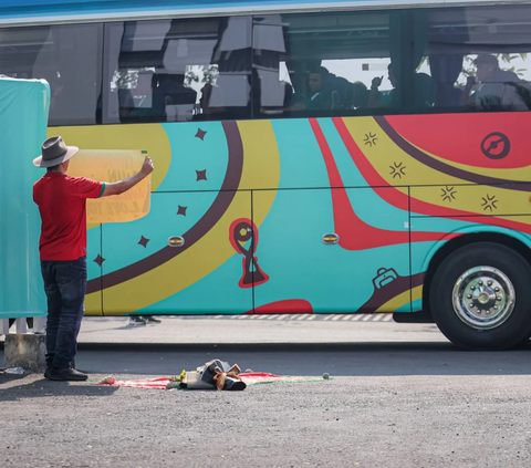 FOTO: Aksi Suporter Maroko Datang Jauh-Jauh ke Surabaya Demi Mendukung Timnas Melawan Ekuador di Piala Dunia U-17 2023