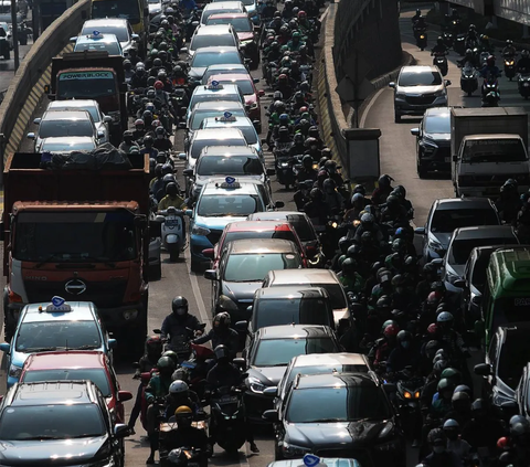 FOTO: Kendaraan di Atas Usia 3 Tahun Jadi Target Razia Uji Emisi