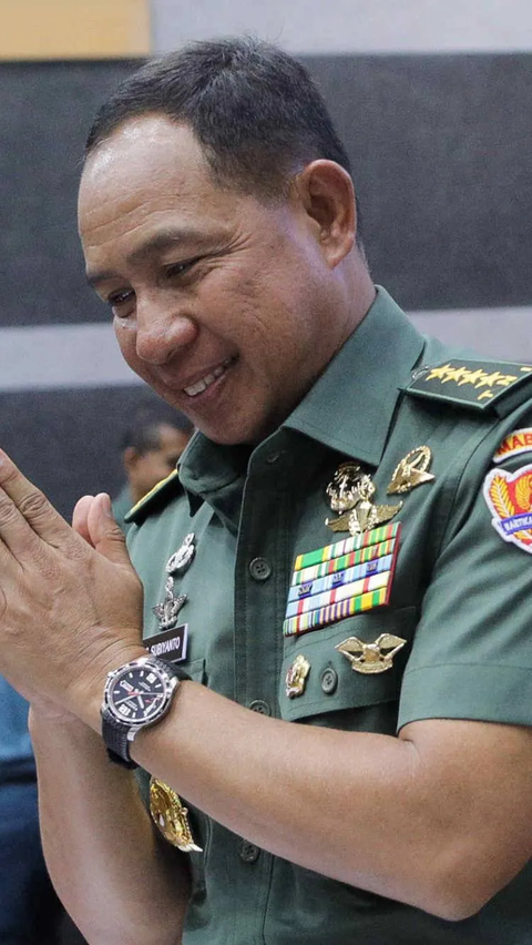 Lebih lanjut, Agus menjelaskan, jabatan Kasad harus diduduki oleh prajurit TNI berpangkat bintang tiga.<br>