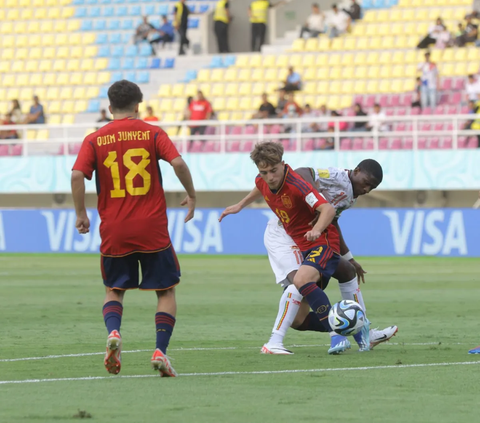 Laga matchday 2 Grup B Piala Dunia U-17 2023 antara Spanyol U-17 melawan Mali U-17 yang berlangsung di Stadion Manahan, Solo, Senin (13/11/2023) sore WIB berakhir dengan kemenangan Tim Matador.