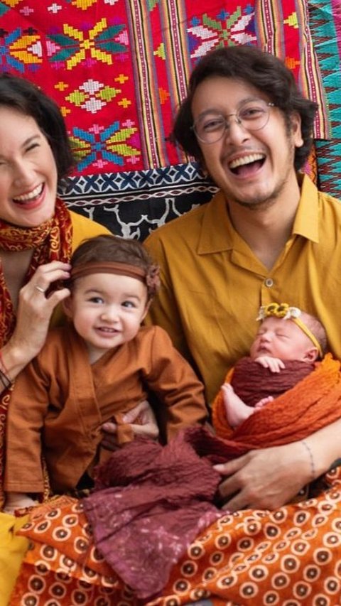 Potret Baby Djala Anak Nadine Chandrawinata dan Dimas Anggara