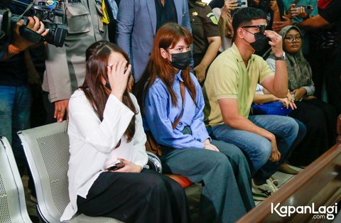 Sempat Diterpa Isu Putus, Potret Rebecca Klopper Hadir di Sidang Penyebaran Video Syur Didampingi Fadly Faisal