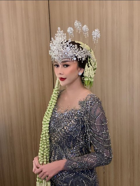 Cantiknya Aura Kasih Jadi 'Pengantin Sunda', Bikin Warganet Terpesona! Ini Foto-Fotonya