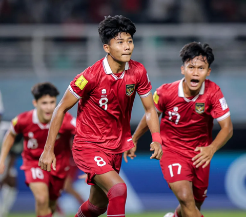 Aksi penyerang Timnas Indonesia U-17, Arkhan Kaka mencuri perhatian setelah menjadi pahlawan untuk Timnas Indonesia U-17 saat pertandingan melawan Panama U-17 dalam matchday 2 Grup A Piala Dunia U-17 2023 di Stadion Gelora Bung Tomo, Surabaya, Senin (13/11/2023) malam.