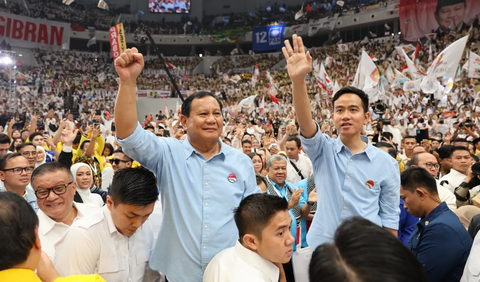 Dalam pertarungan head to head dengan pasangan Ganjar-Mahfud dan Anies-Muhaimin, Prabowo-Gibran bahkan mereka mampu meraih lebih dari 50 persen dukungan.<br>