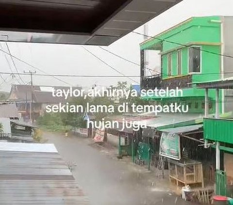 Deretan Aksi Girang Orang Merayakan Hujan Turun, Bahagia Kemarau Panjang Telah Berakhir