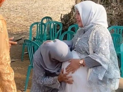 Wanita Ini Beri Kejutan Hadiri Nikahan Sahabatnya Meski sedang Hamil Tua, Bikin Iri Warganet