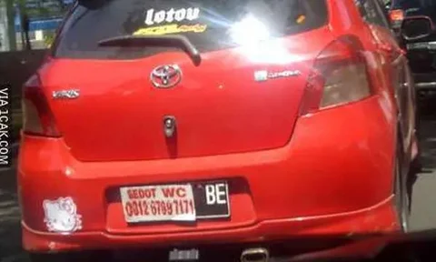 10 Potret Tulisan Absurd di Mobil Sedot WC yang Sukses Bikin Terheran-Heran