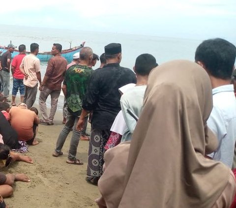 Ratusan Pengungsi Rohingya Terdampar di Pantai Laweung Pidie
