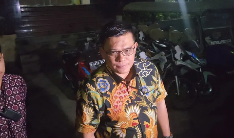 Ade menjelaskan acuan dari penyidik membatalkan pemeriksaan hari ini sesuai surat permintaan penundaan Firli dilayangkan Kabiro Hukum KPK RI, Ahmad Burhanudin pada Senin (13/11) kemarin.<br>