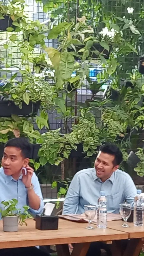 Gibran Makan Bareng Emil Dardak dan Arumi Bachsin, Jelang Pengundian Nomor Urut<br>