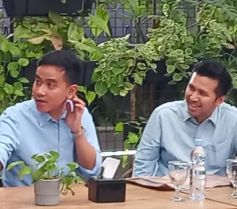 Gibran Makan Bareng Emil Dardak dan Arumi Bachsin, Jelang Pengundian Nomor Urut