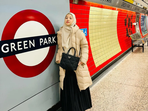 Usai dari Prancis dan Swiss, ini 10 Potret Natasha Rizky Jalan-jalan di London Bersama Dian Ayu, Ratna Galih dan Nina Zatulini