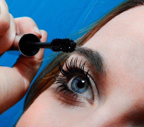 Eye Makeup that Makes You Dazzle, Combine Two Colors of Mascara