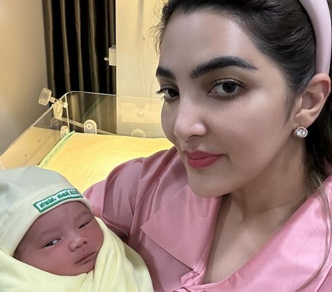 Ashanty and Anang Hermansyah Show Their Second Grandchild, His Face Makes You Focus