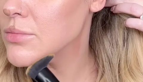 4. Use Contour on the Jawline