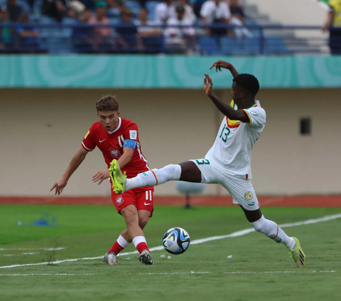 FOTO: Laga Sempat Terhenti Akibat Cuaca Buruk, Senegal Bantai Polandia 4-1 di Piala Dunia U-17