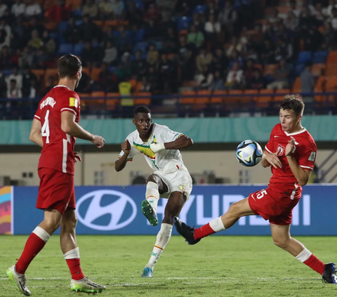 FOTO: Laga Sempat Terhenti Akibat Cuaca Buruk, Senegal Bantai Polandia 4-1 di Piala Dunia U-17