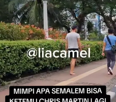 Funny Comments from +62 Netizens Seeing Chris Martin Strolling in Jakarta