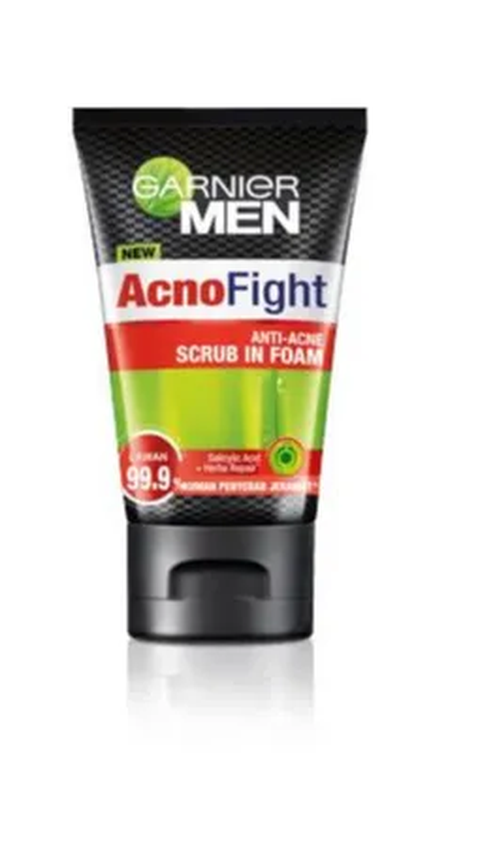 1. Garnier Men: Melawan Minyak dan Jerawat