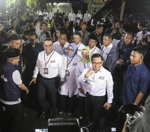 Komisi Pemilihan Umum (KPU) menggelar pengundian nomor urut calon presiden dan calon wakil presiden untuk Pilpres 2024, pada Selasa (14/11/2023). Acara ini dihadiri ketiga pasangan capres dan cawapres serta dipadati massa relawan.