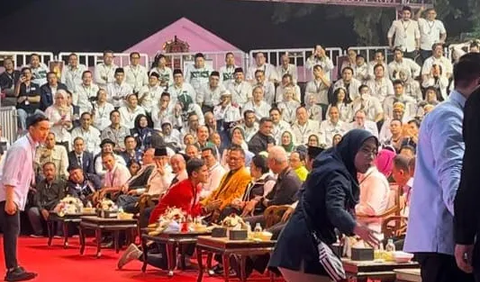 Gibran dan Kaesang Cium Tangan Megawati