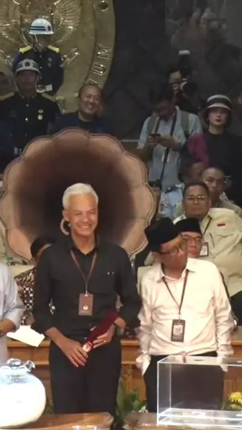 Di Depan Prabowo-Gibran, Ganjar Singgung Rakyat Gelisah Disuguhkan Drakor Demokrasi<br>