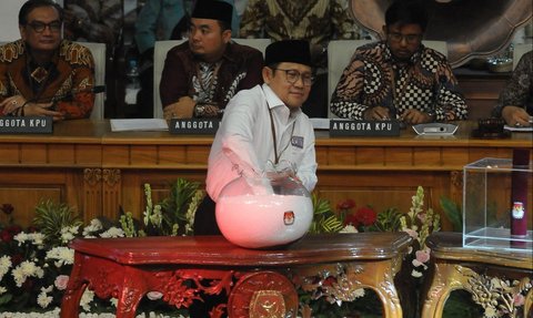 FOTO: Detik-Detik Pengundian Nomor Urut Pilpres 2024: Anies-Cak Imin 1, Prabowo-Gibran 2, Ganjar-Mahfud 3