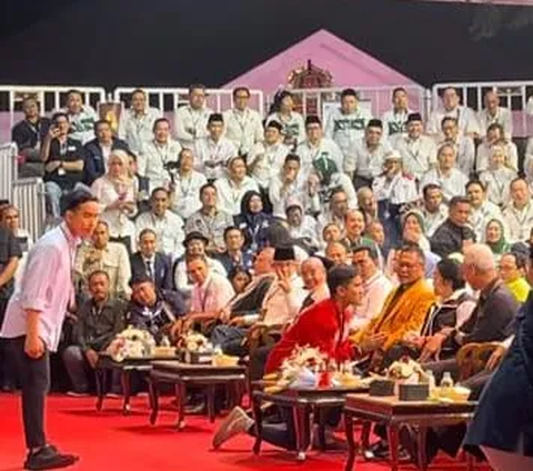 Calon wakil presiden Koalisi Indonesia Maju (KIM) Gibran Rakabuming Raka mengungkapkan alasannya salim kepada Ketua Umum PDIP Megawati Soekarnoputri.
